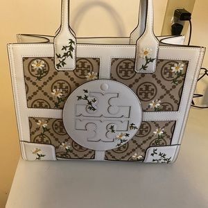 Tory Birch 2021 Ella Jacquard embroidered quadrant mini tote in Gardenia, NWOT